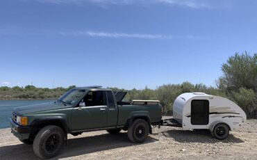 Toyota-pick-up-1986-red-2