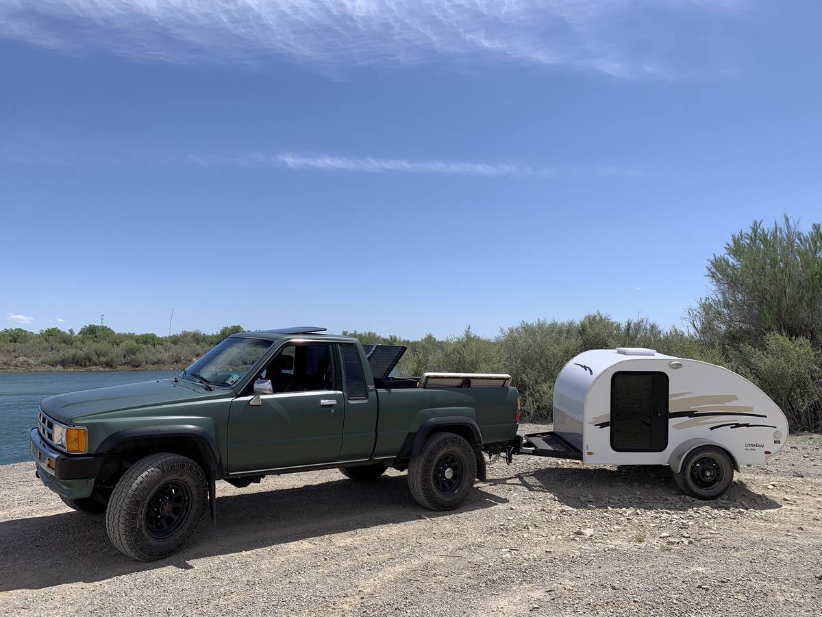 Toyota-pick-up-1986-red-2
