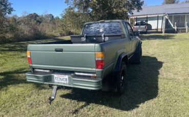 Toyota-pick-up-1986-red