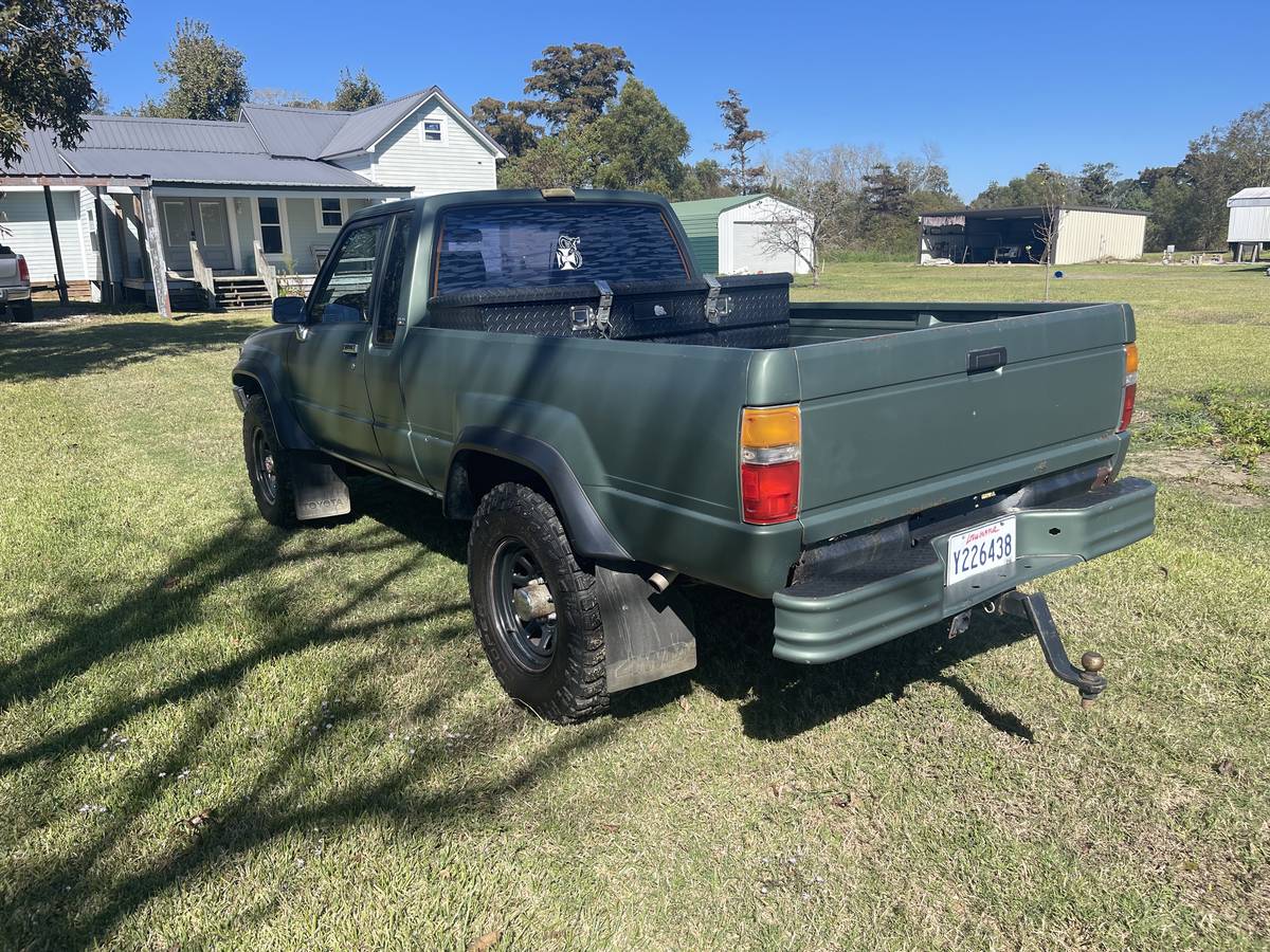 Toyota-pick-up-1986-red-4
