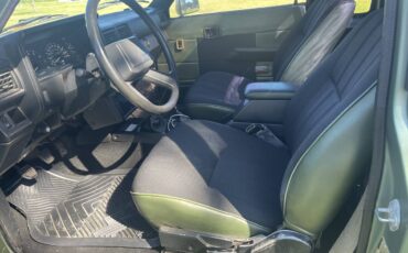 Toyota-pick-up-1986-red-7