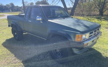 Toyota-pick-up-1986-red-8