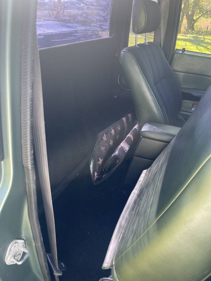 Toyota-pick-up-1986-red-9