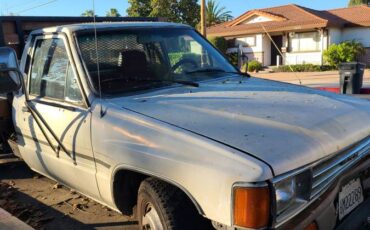 Toyota-pick-up-1988-white-1