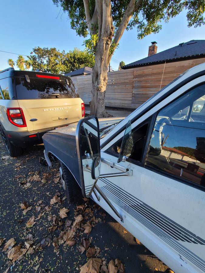 Toyota-pick-up-1988-white-2