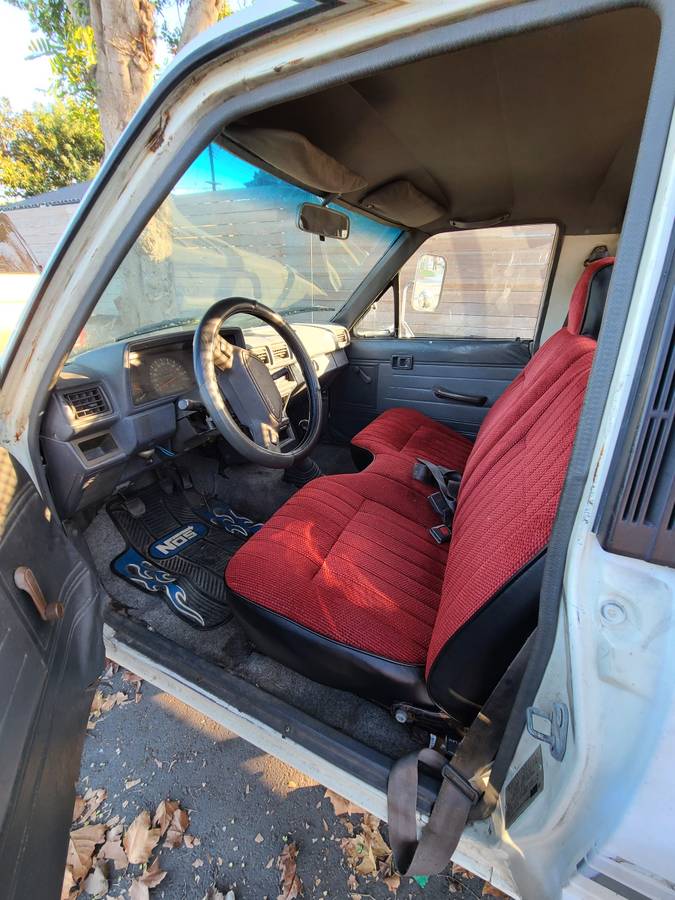 Toyota-pick-up-1988-white-5