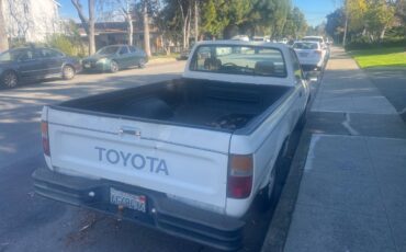 Toyota-pick-up-pk-hilux-1990-white-1