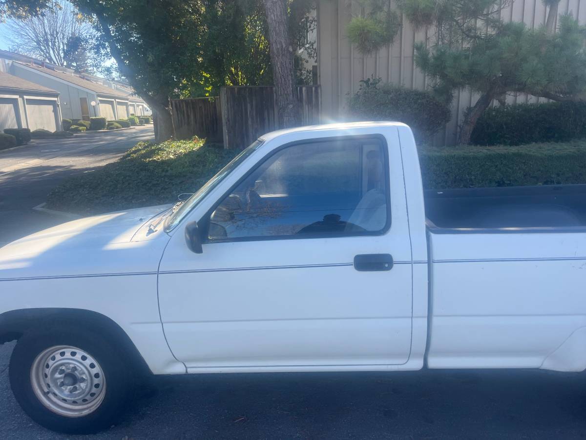 Toyota-pick-up-pk-hilux-1990-white-3