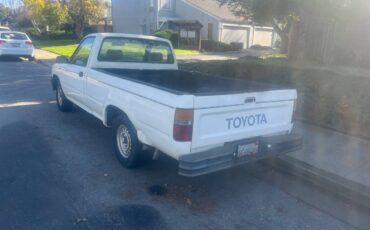 Toyota-pick-up-pk-hilux-1990-white
