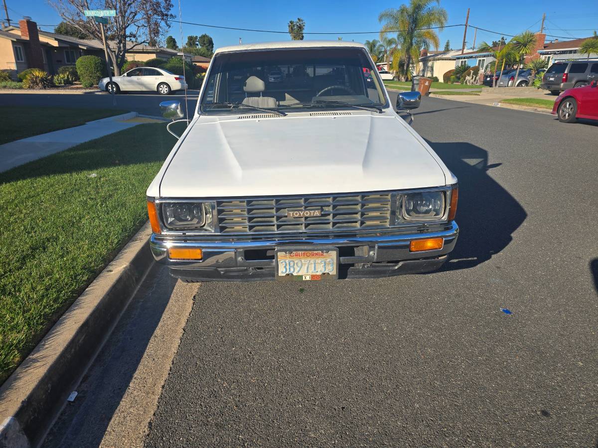 Toyota-pick-up-s-r-5-1984-2