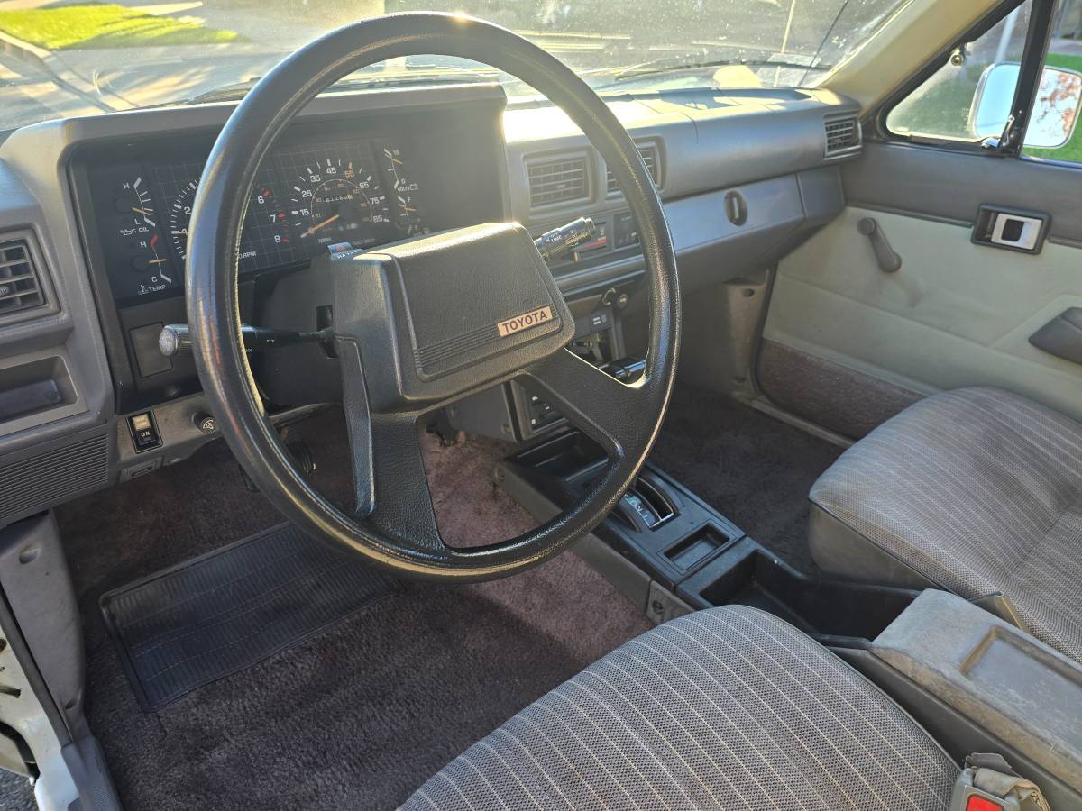 Toyota-pick-up-s-r-5-1984-5