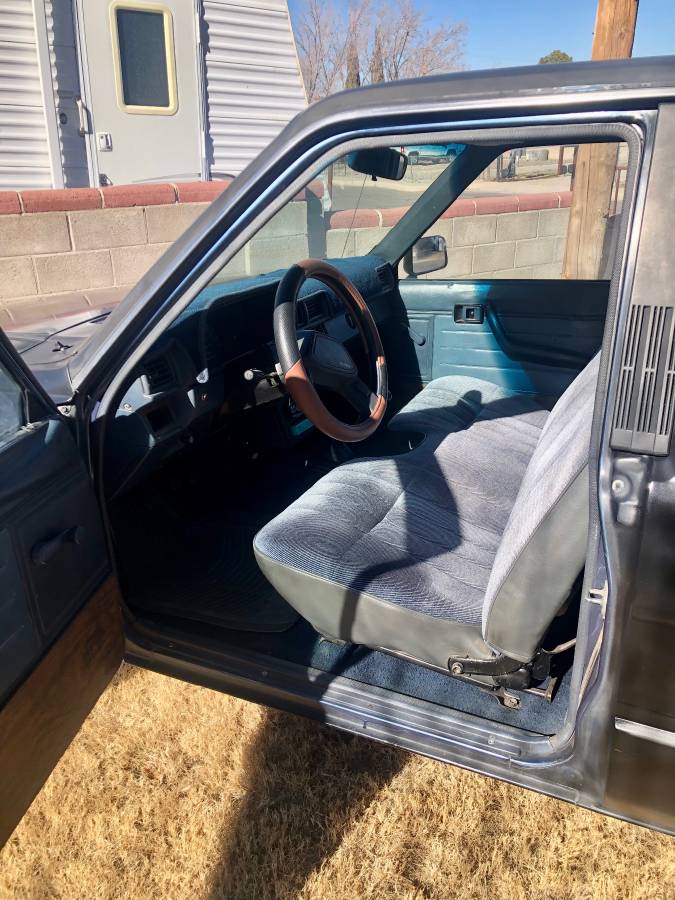 Toyota-pick-up-std-1988-black-16