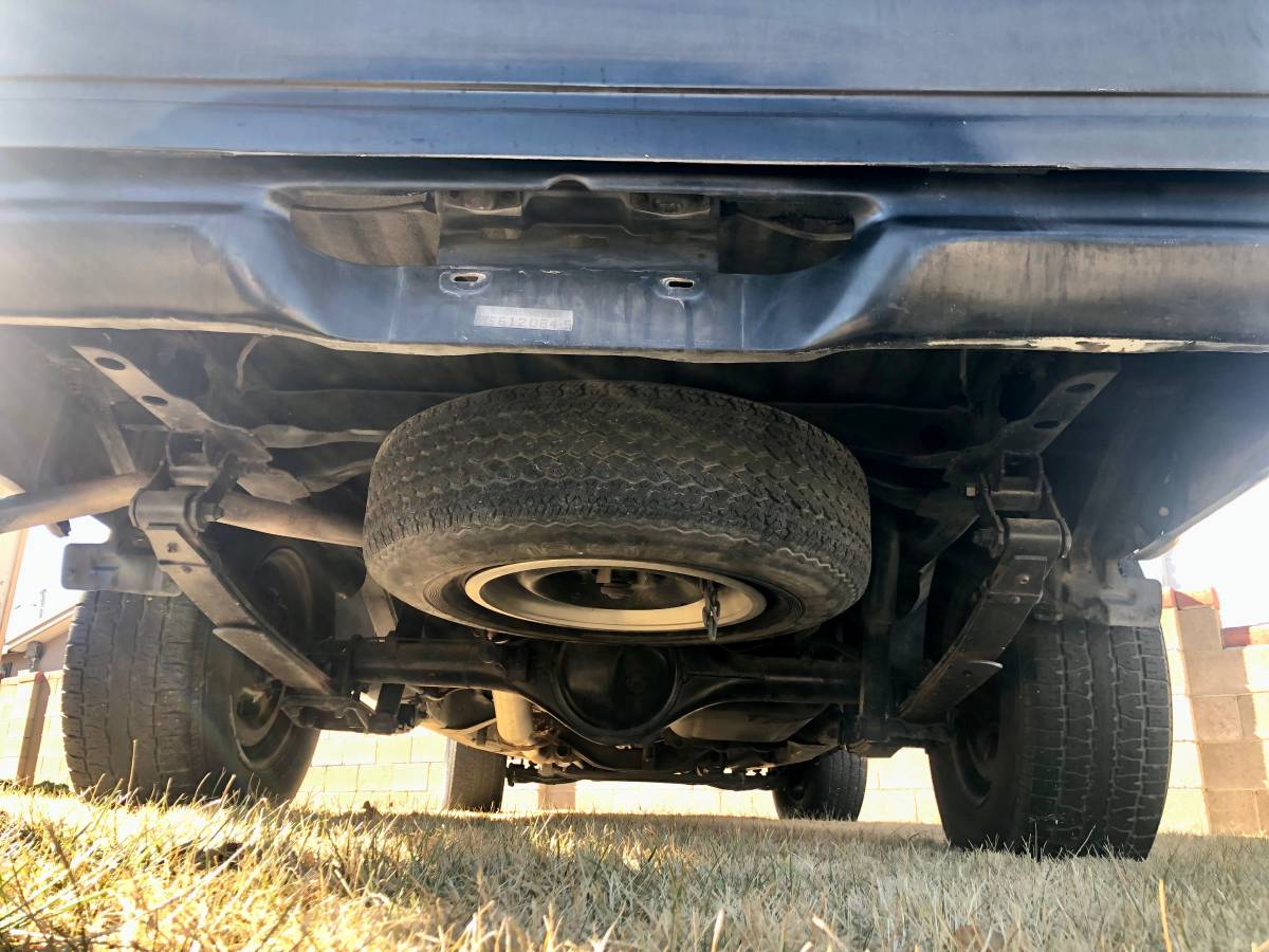 Toyota-pick-up-std-1988-black-22