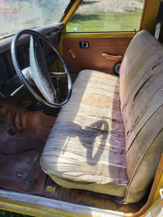 Toyota-pickup-1976-18