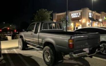 Toyota-pickup-1981-10