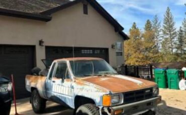 Toyota-pickup-1981-11