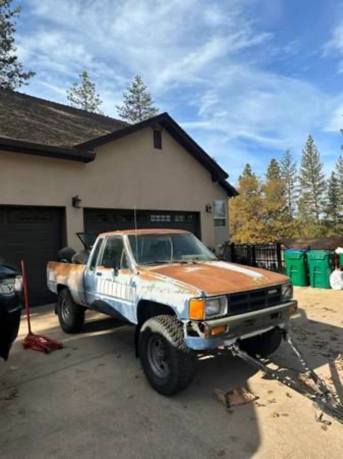 Toyota-pickup-1981-11