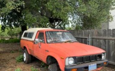 Toyota-pickup-1981-12