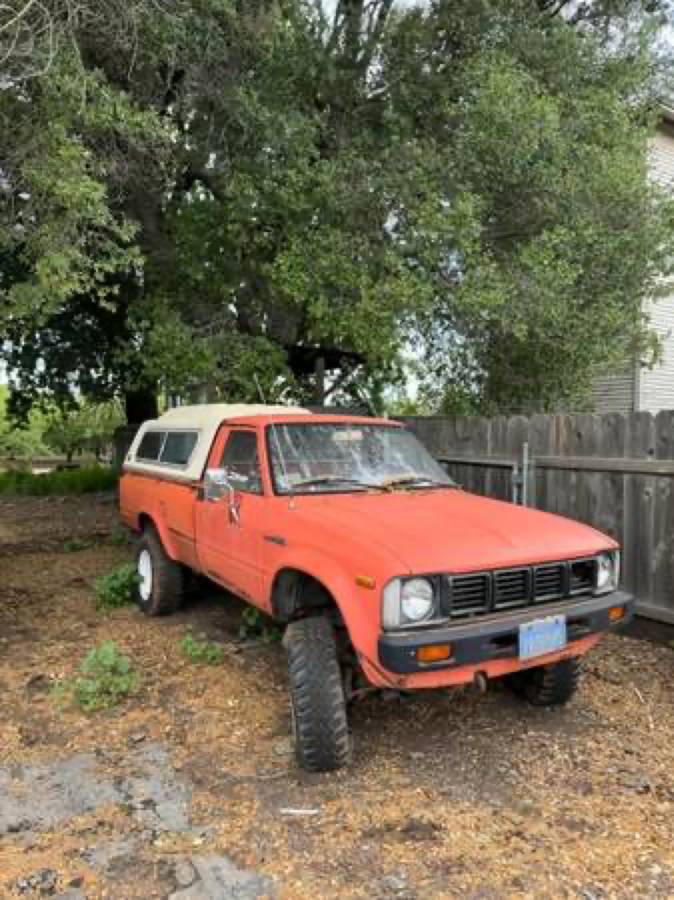 Toyota-pickup-1981-12