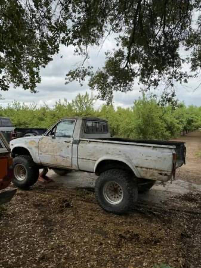 Toyota-pickup-1981-13