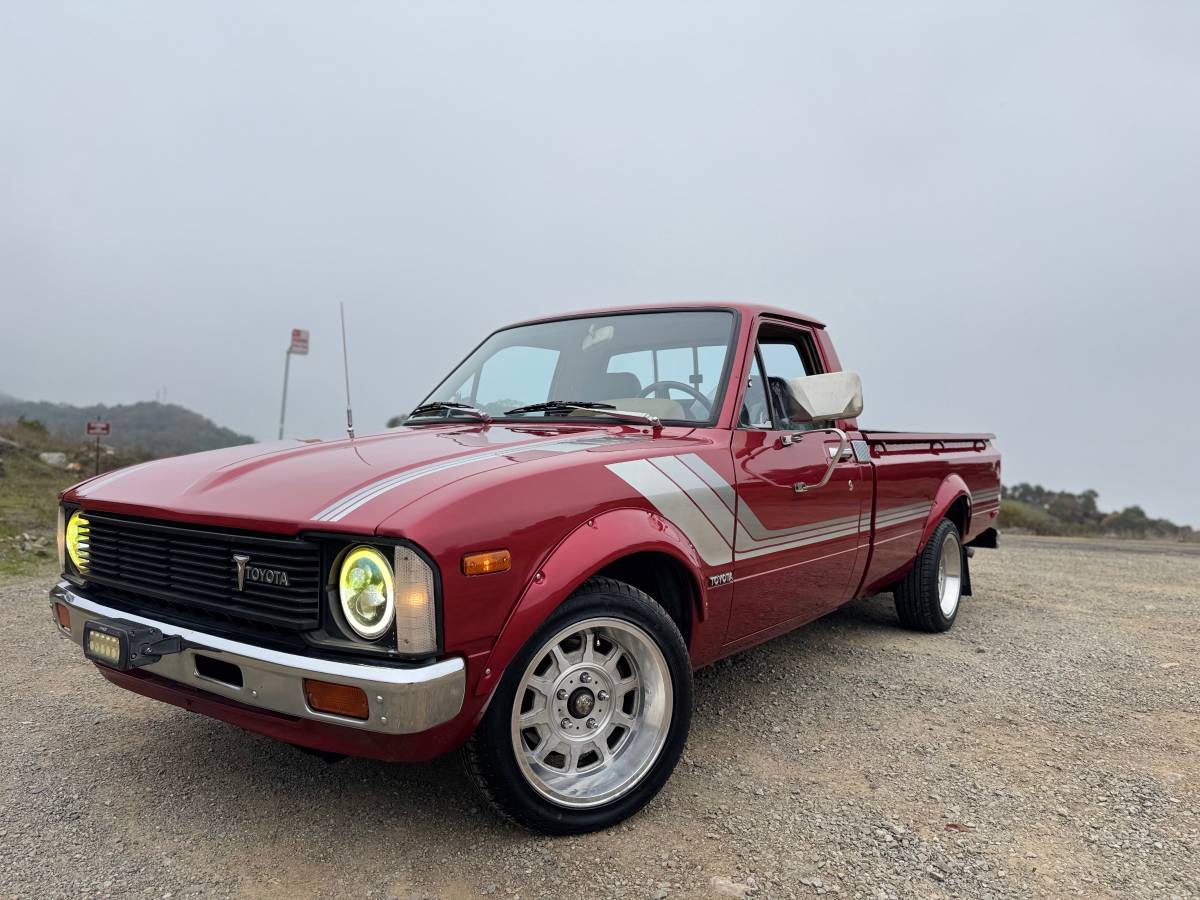Toyota-pickup-1983-1