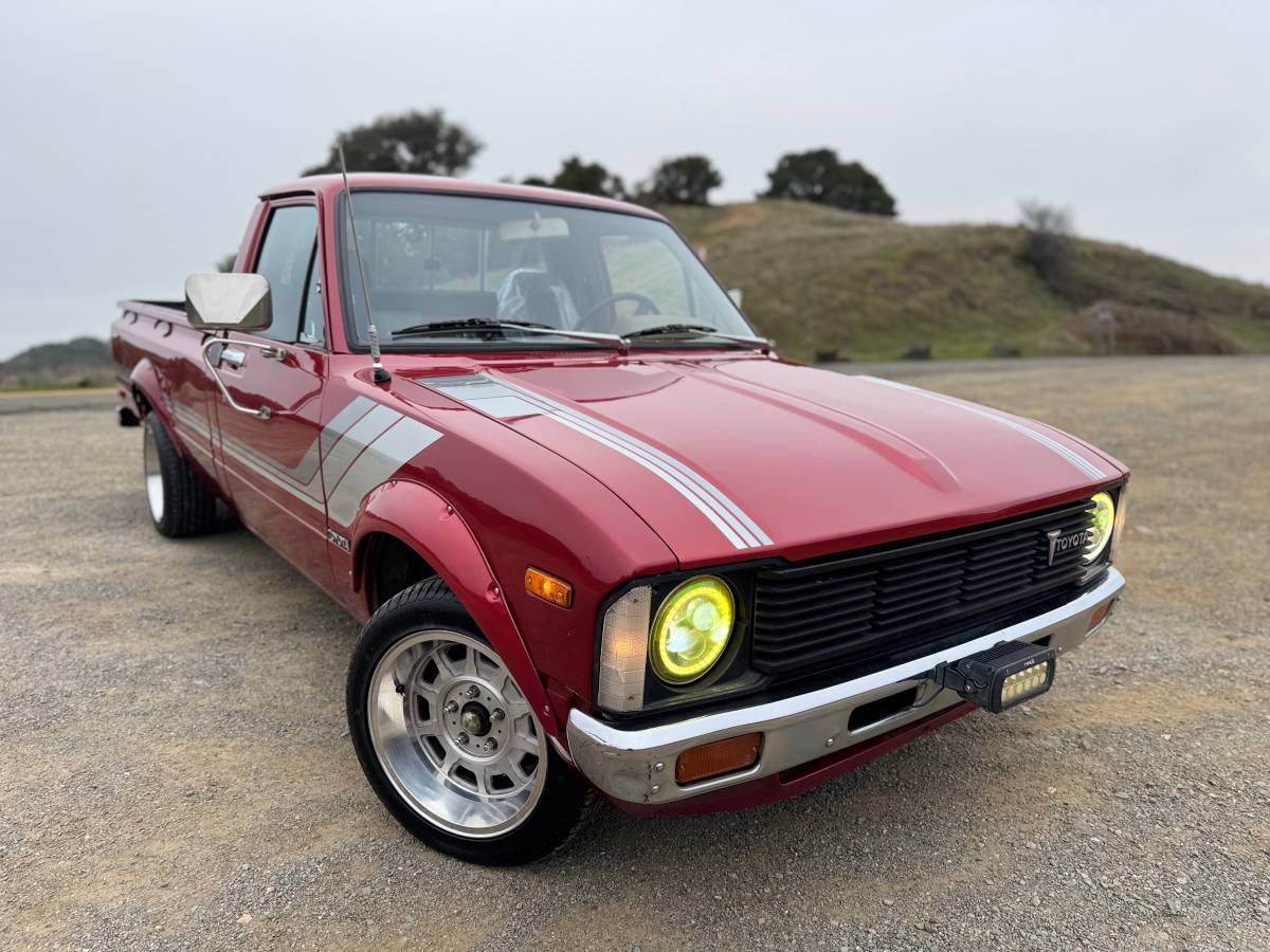 Toyota-pickup-1983-10