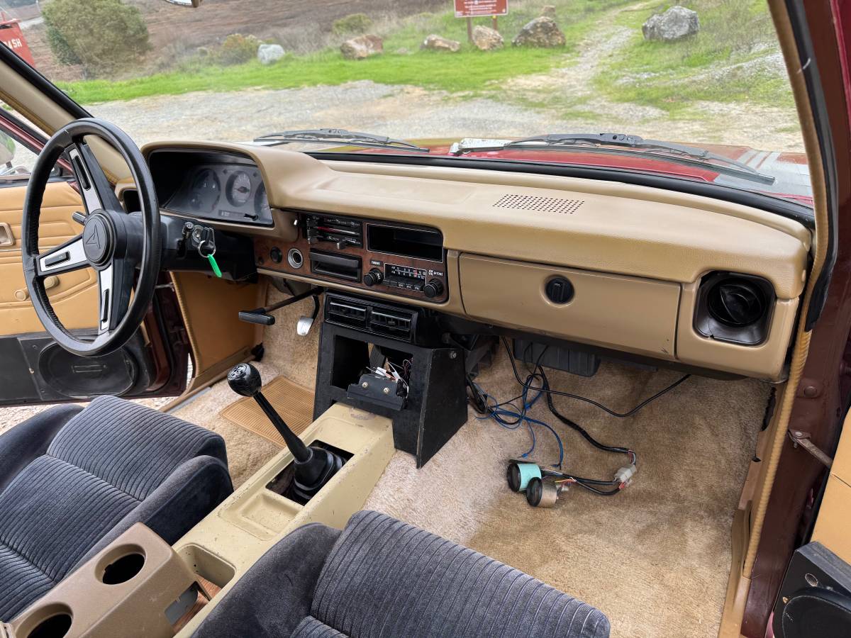 Toyota-pickup-1983-14