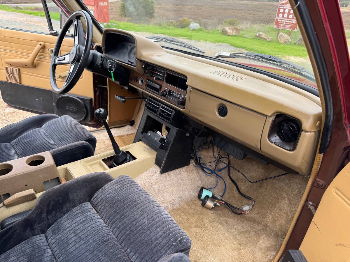 Toyota-pickup-1983-15