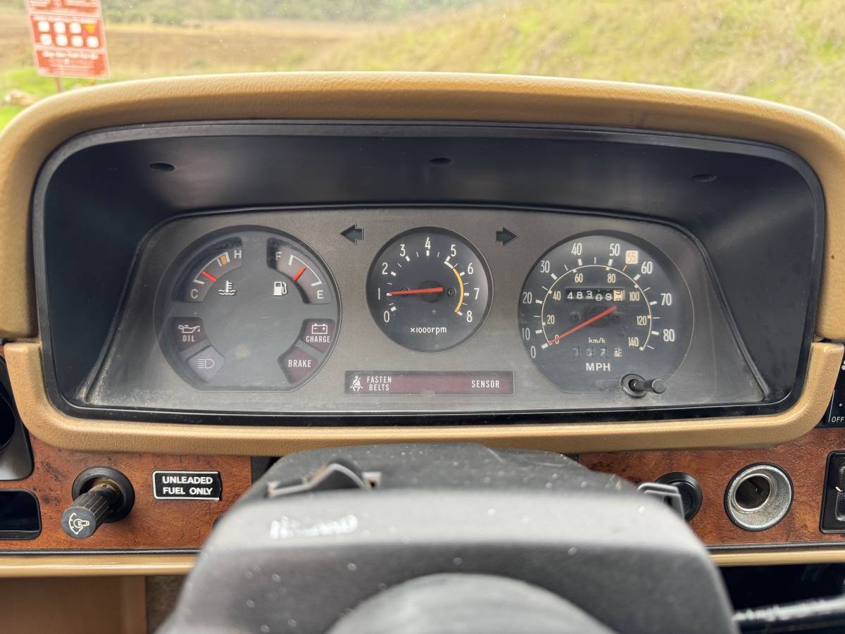 Toyota-pickup-1983-16