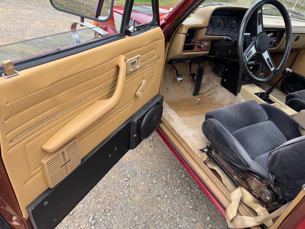 Toyota-pickup-1983-18