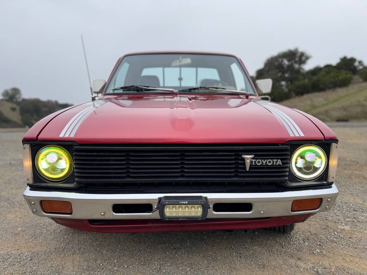 Toyota-pickup-1983-2