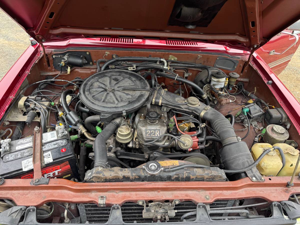 Toyota-pickup-1983-21