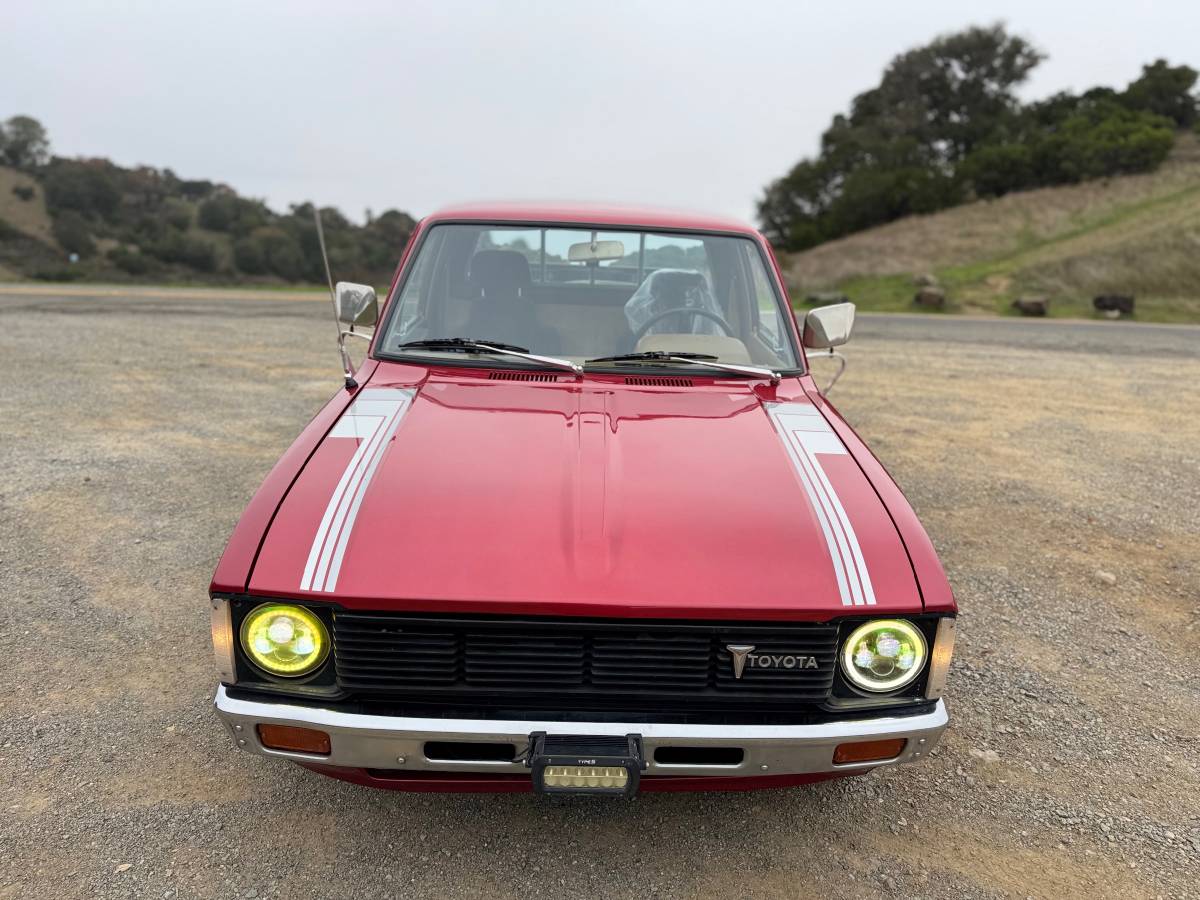 Toyota-pickup-1983-22