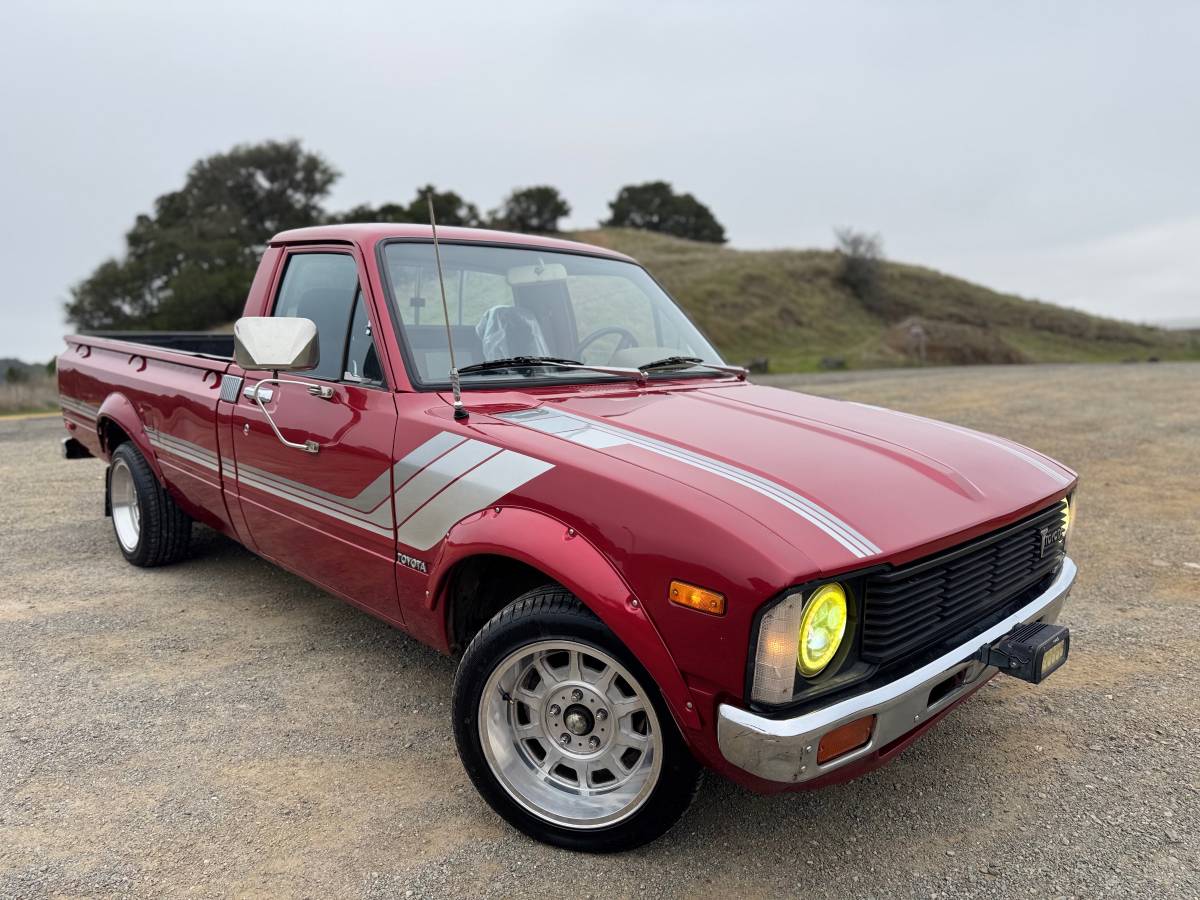 Toyota-pickup-1983-3