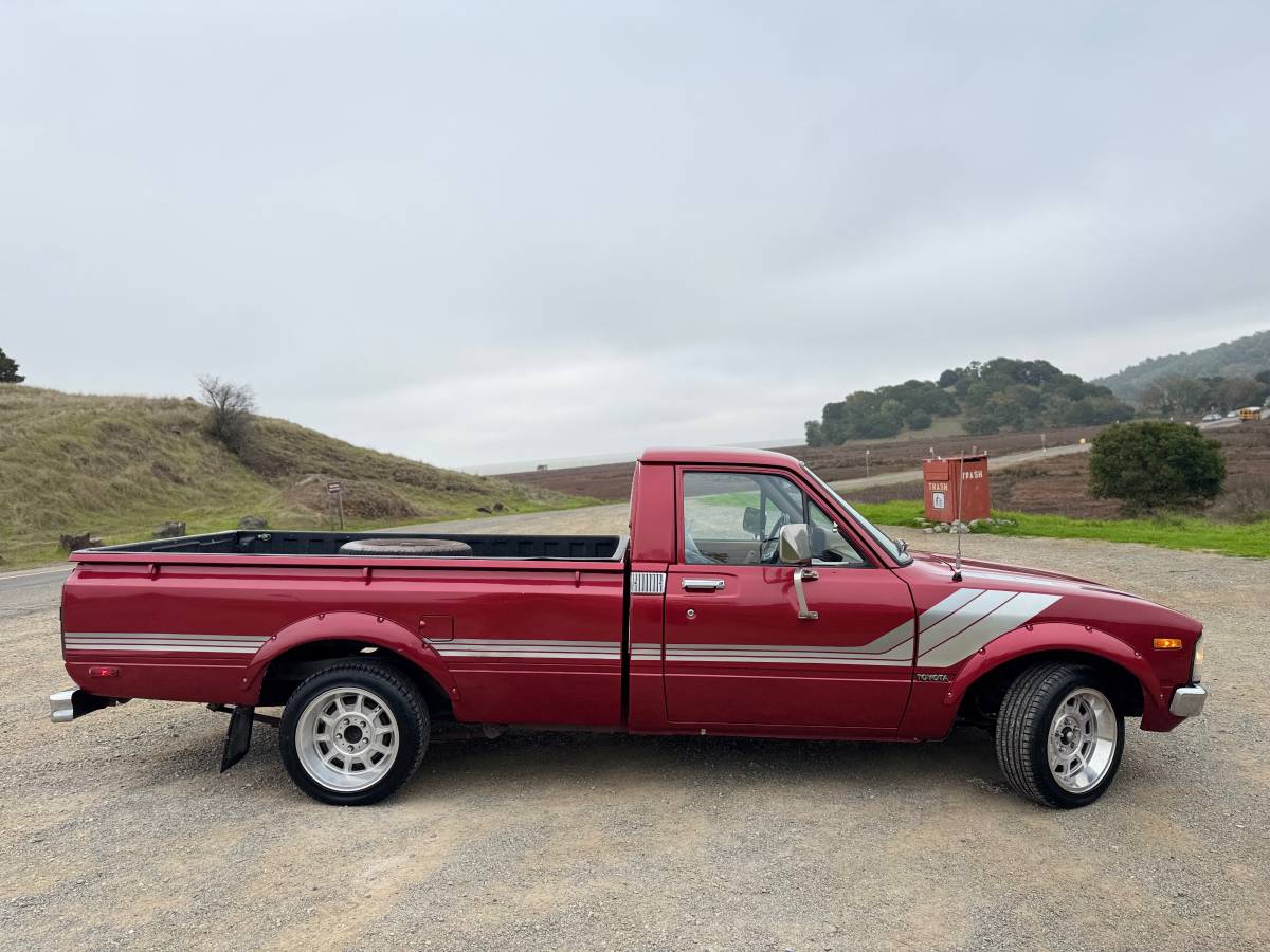 Toyota-pickup-1983-4