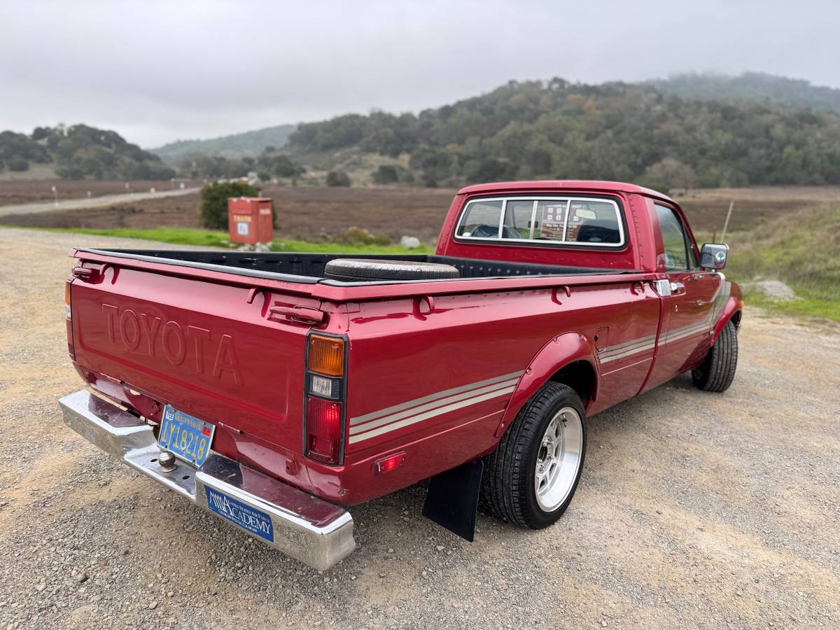 Toyota-pickup-1983-6