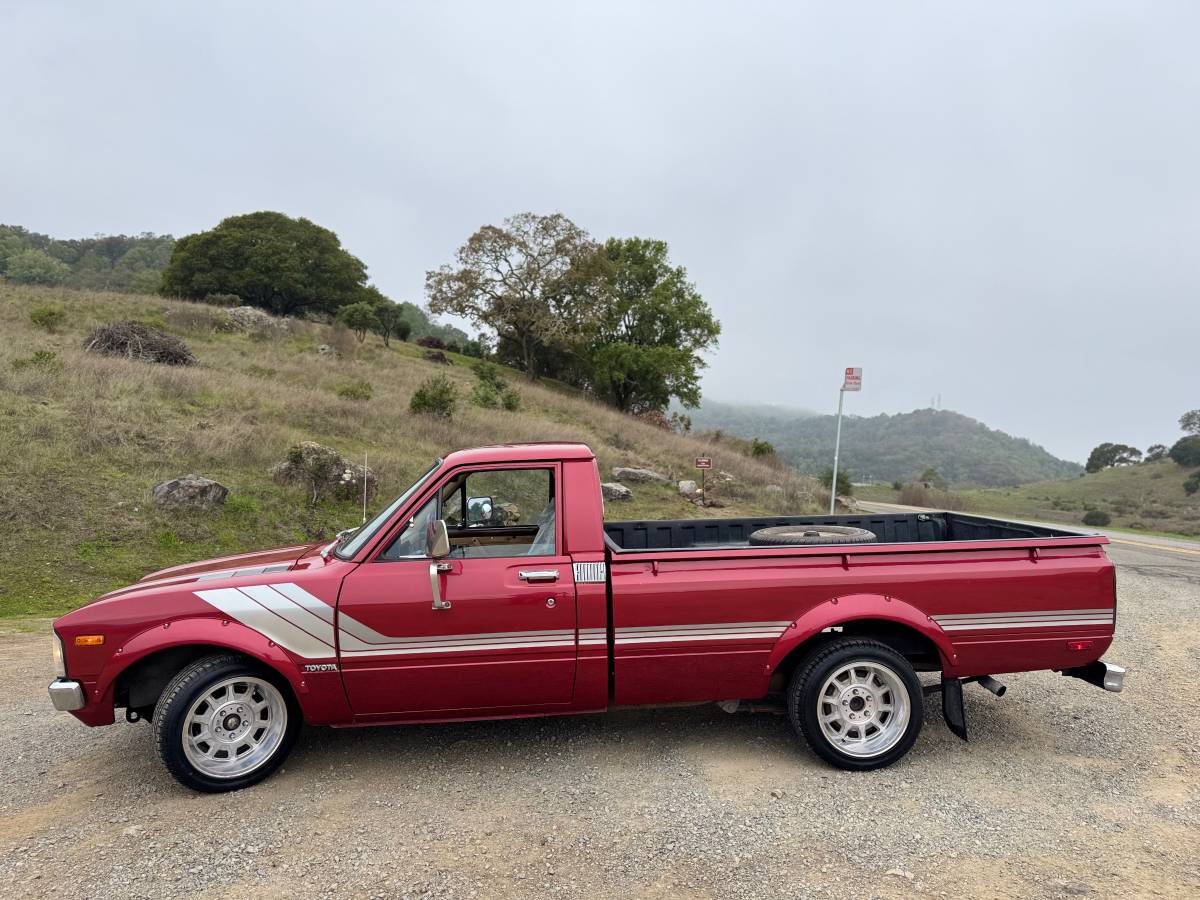 Toyota-pickup-1983-8