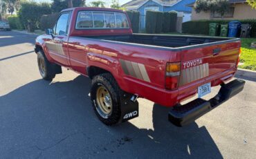 Toyota-pickup-1985-1