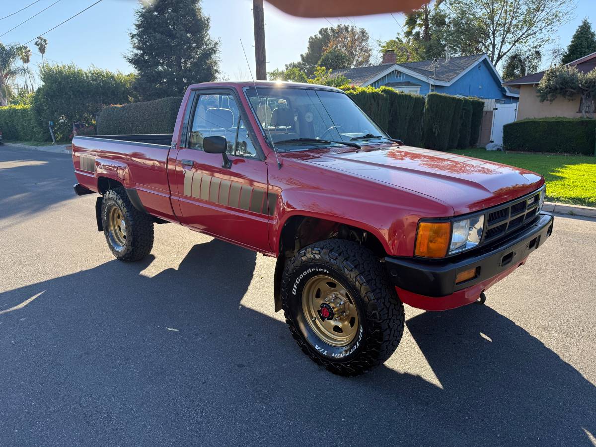 Toyota-pickup-1985-14