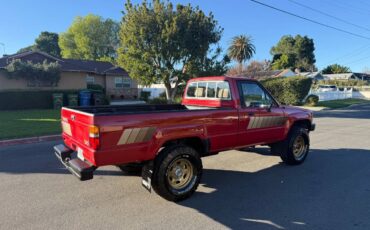Toyota-pickup-1985-4
