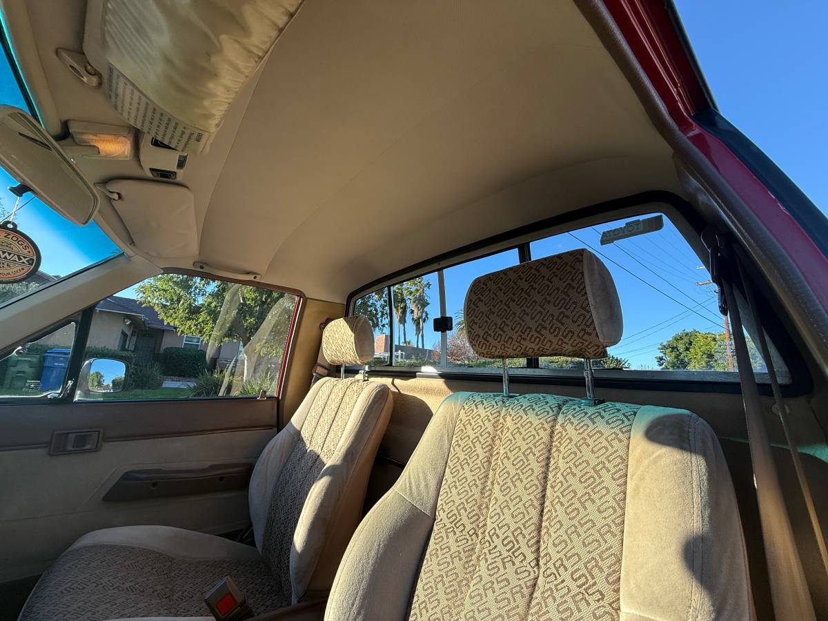 Toyota-pickup-1985-9