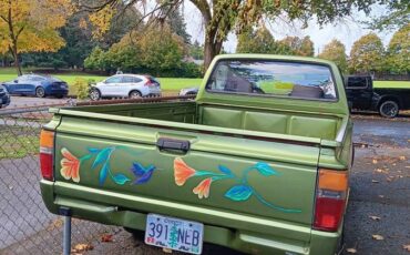 Toyota-pickup-1986-green-1