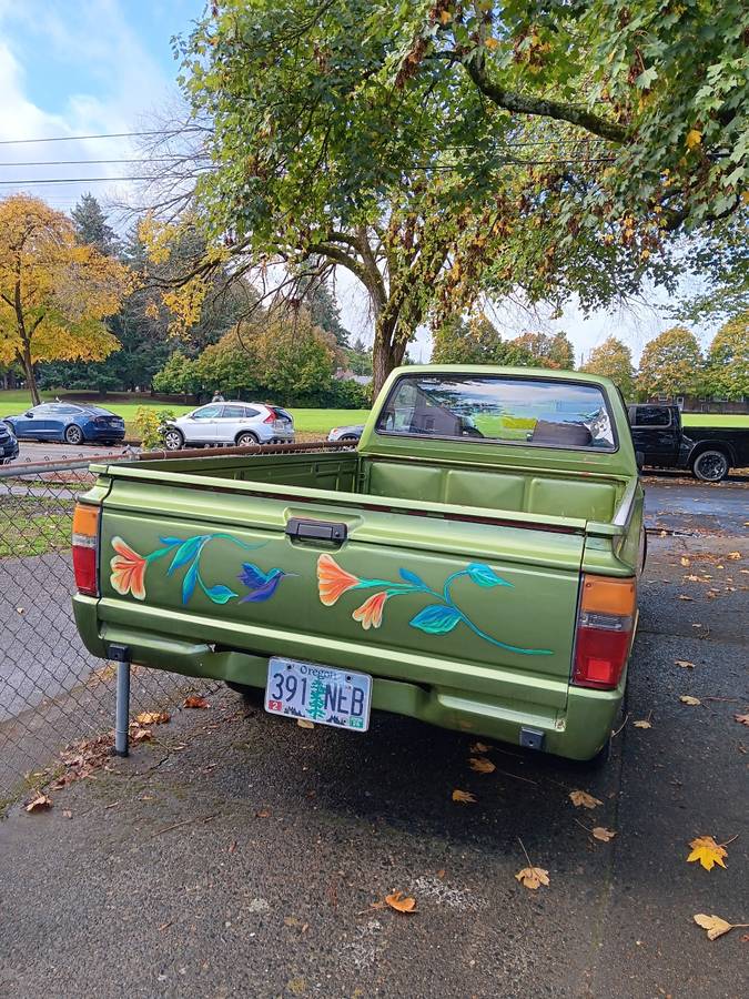Toyota-pickup-1986-green-1