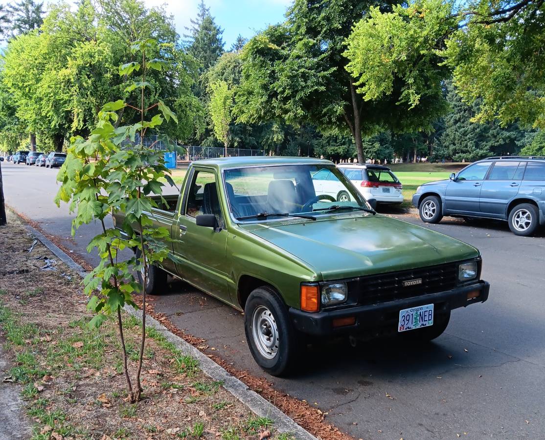 Toyota-pickup-1986-green-3