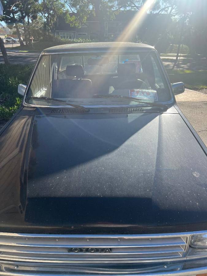 Toyota-pickup-1988-black-1