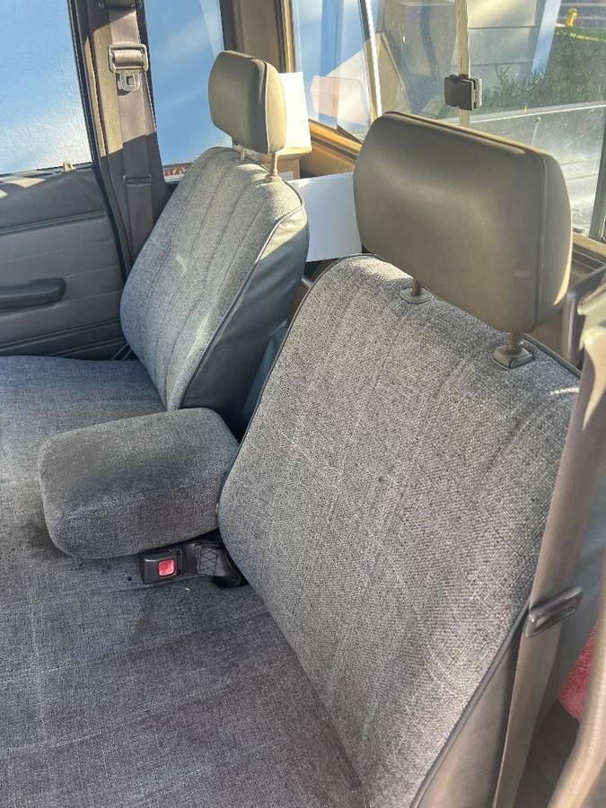 Toyota-pickup-1988-black-3