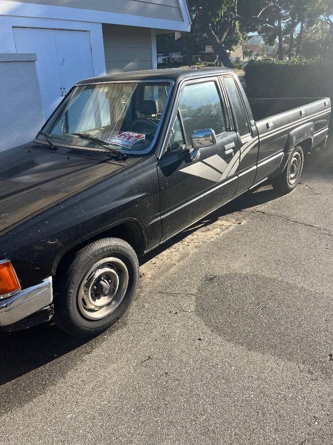 Toyota-pickup-1988-black-4