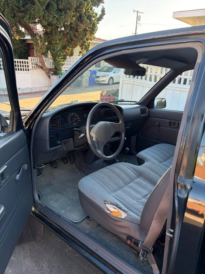 Toyota-pickup-1990-black-5