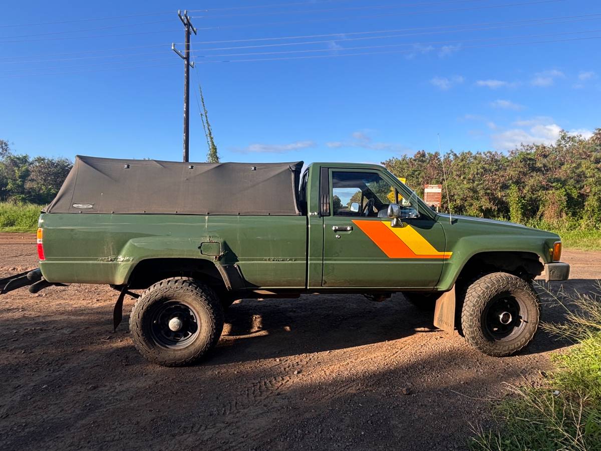 Toyota-pickup-4x4-1987-green-1