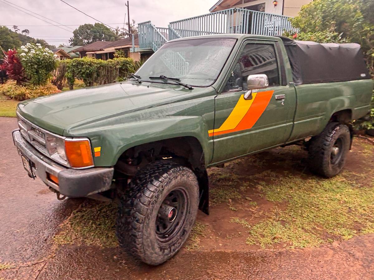 Toyota-pickup-4x4-1987-green-2
